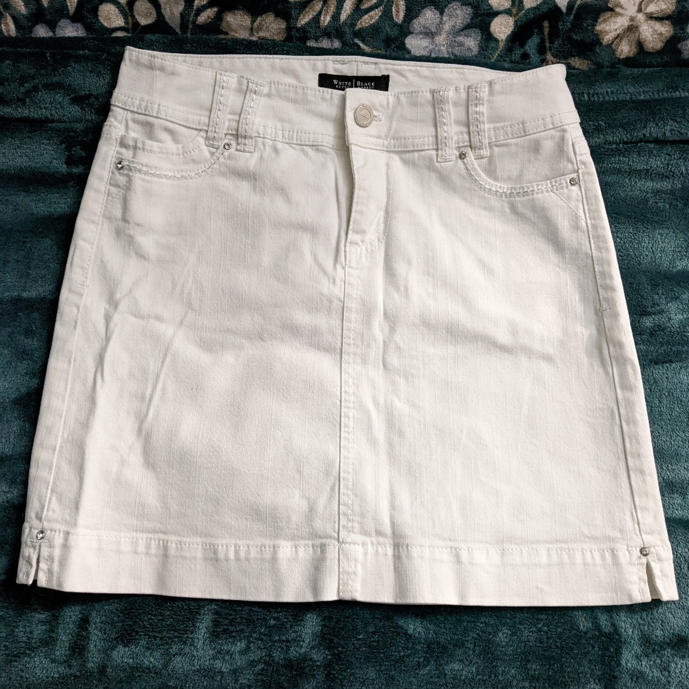 White House Black Market White Mini Skirt Size 00